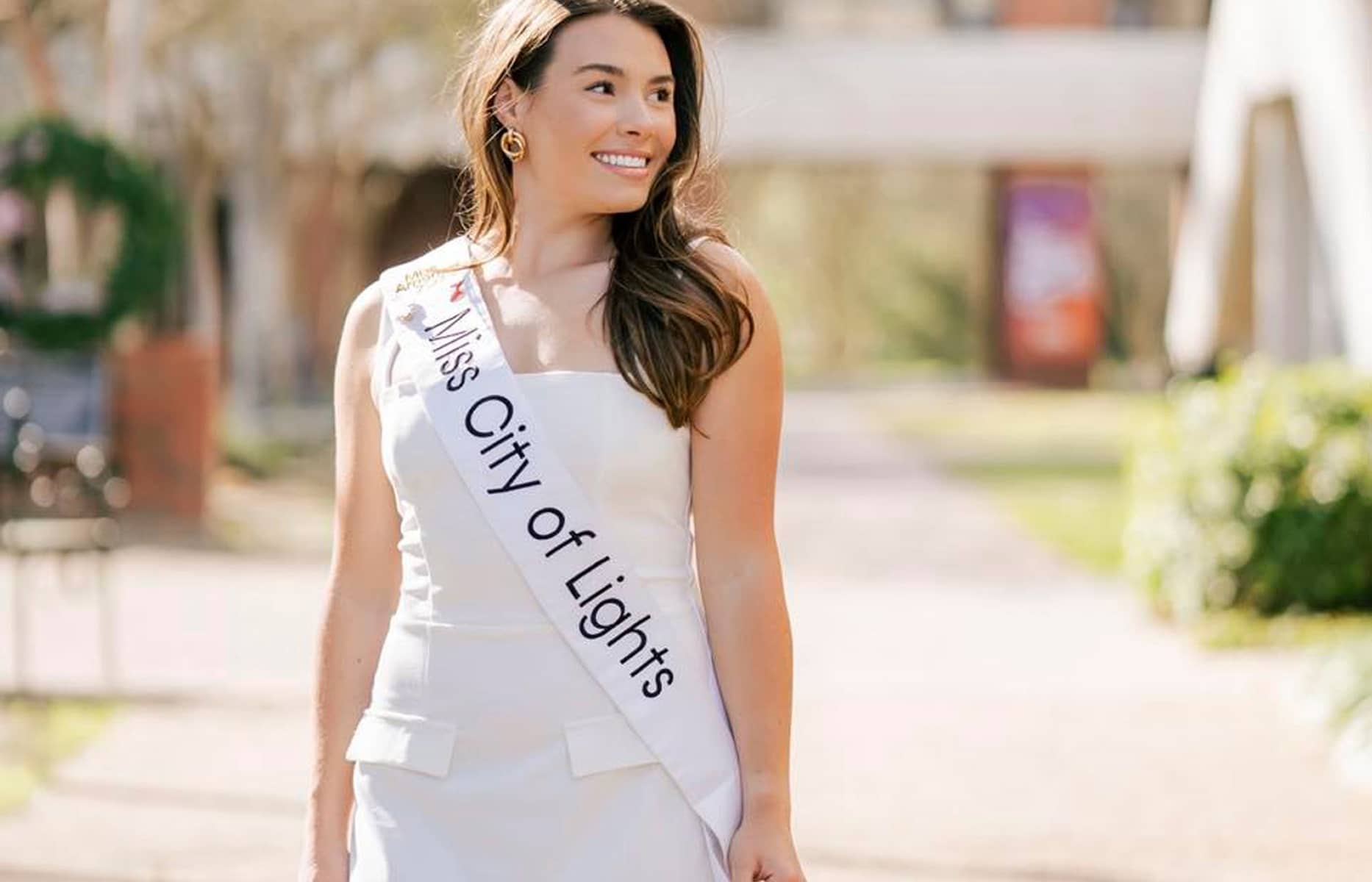Miss City of Lights, Leah Thompson