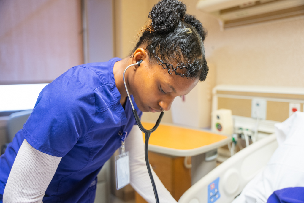 NSU Nursing student gaining hands-on experential learning.