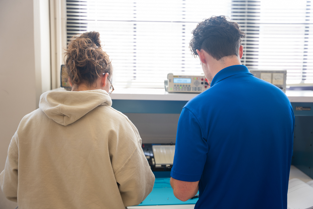 NSU students engage in hands-on learning in engineering lab
