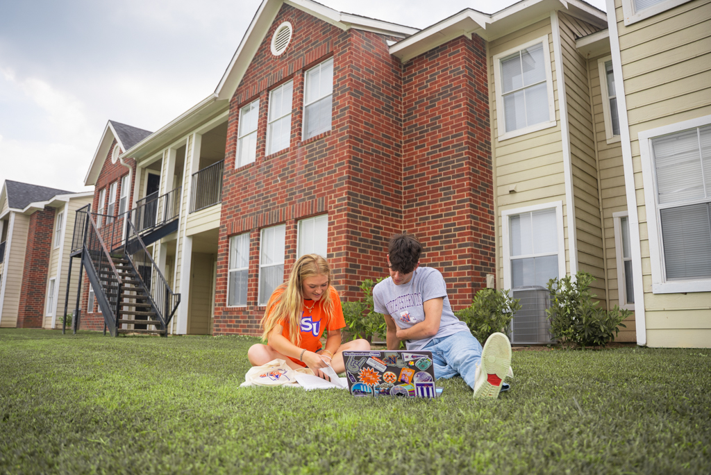 NSU students studying outside of their residence hall