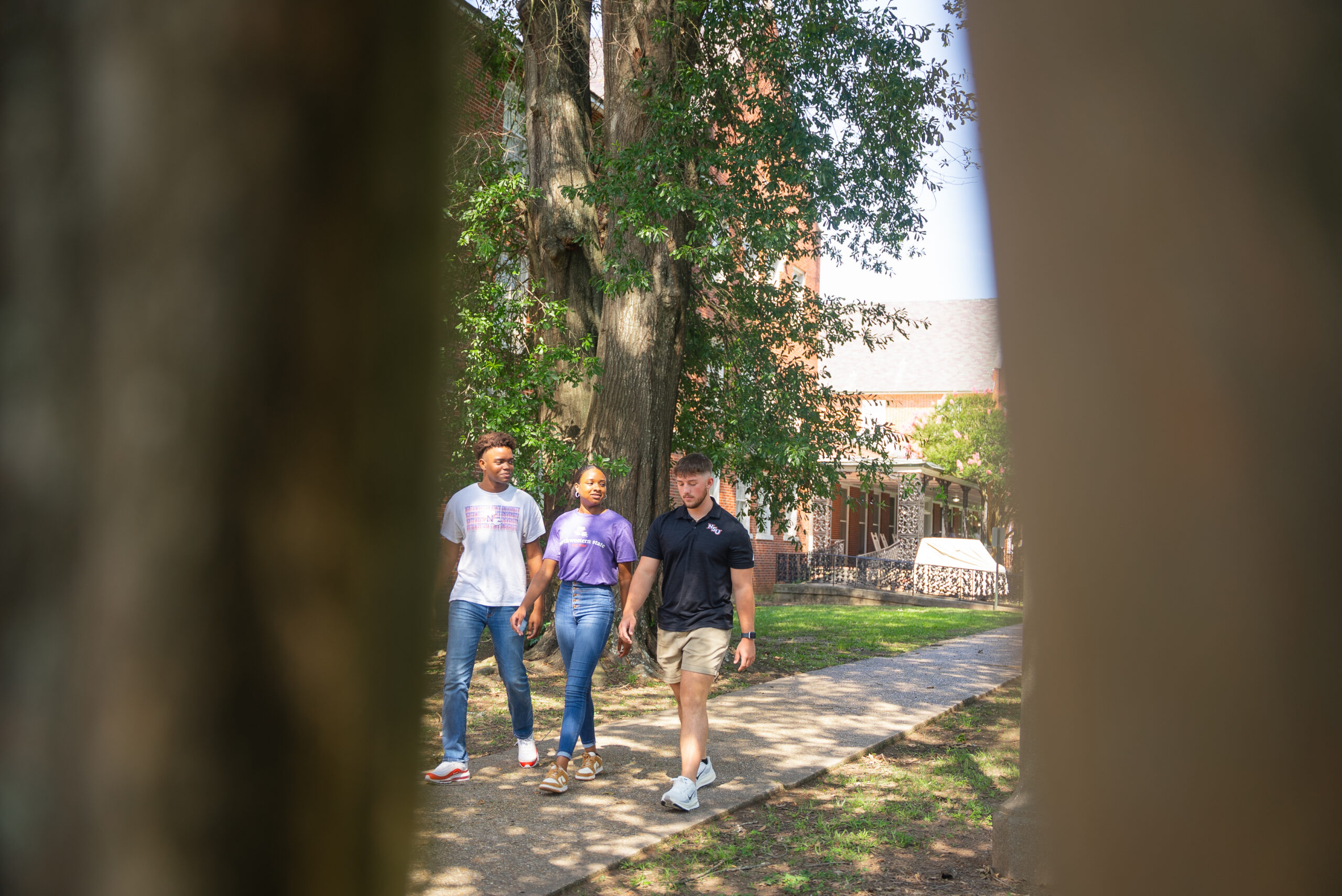 NSU students walk in front of Varnado Hall