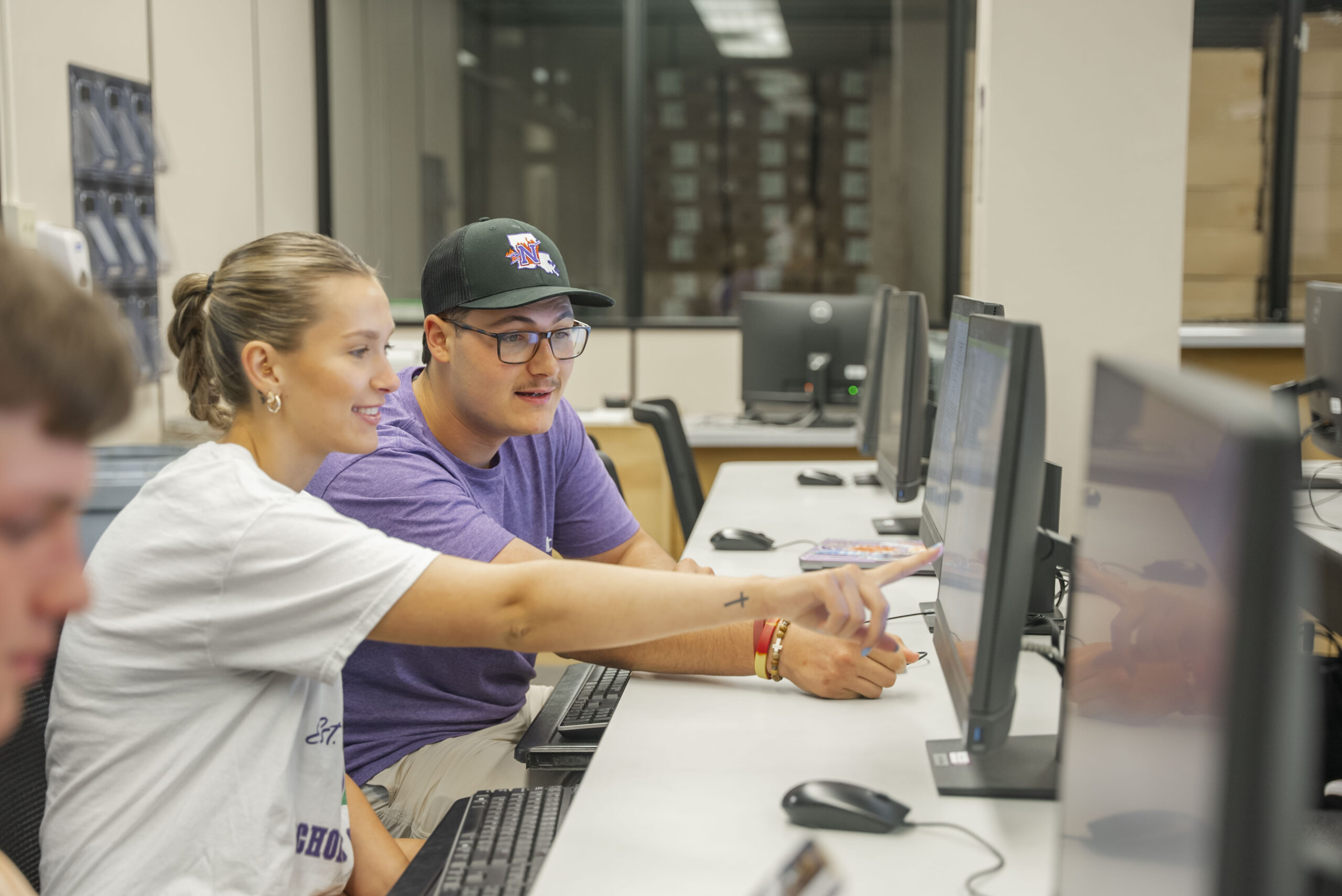 NSU students collaborate in the computer lab
