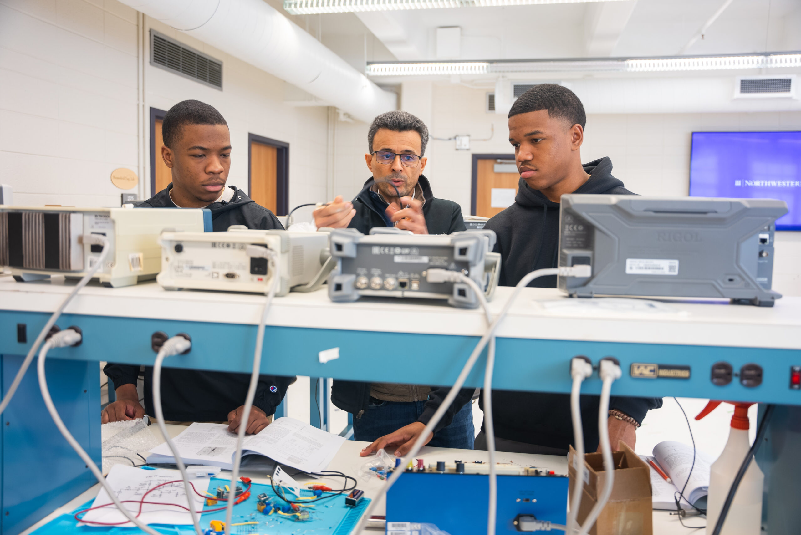 NSU students learn from engineering faculty
