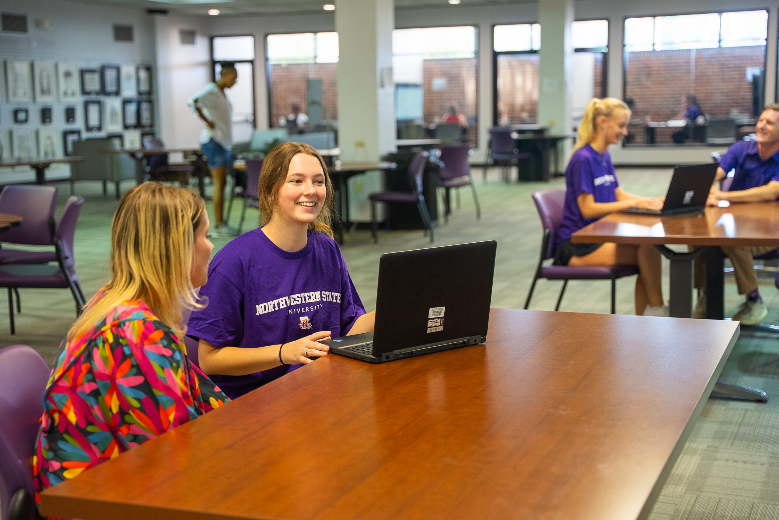 NSU student receives assistance from staff member