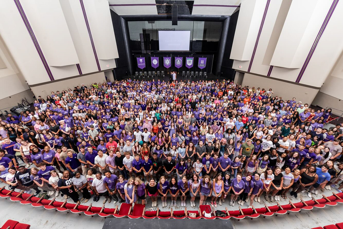 1,100+ incoming freshman at Freshman Convocation