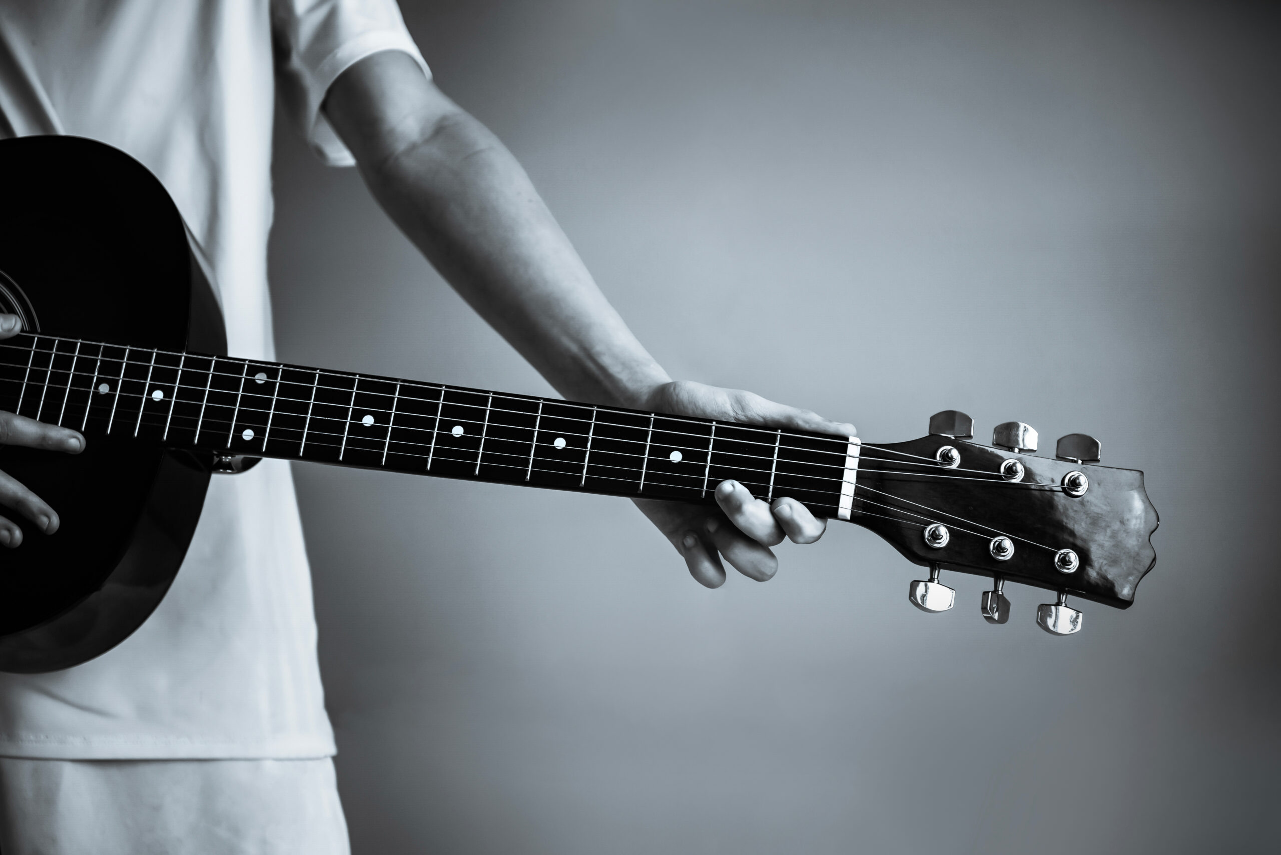 Guitar class to be offered Oct. 7