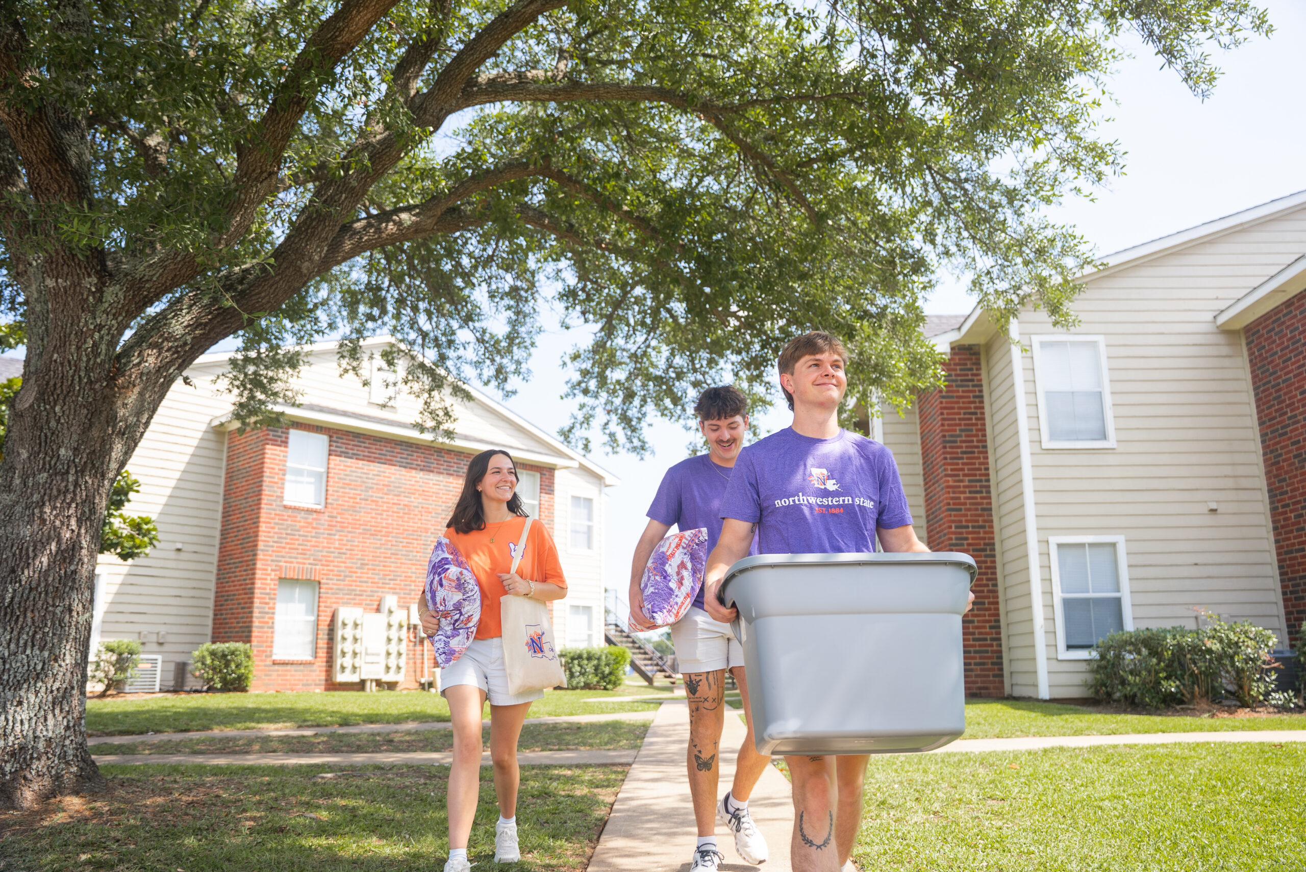 NSU students at Columns apartments
