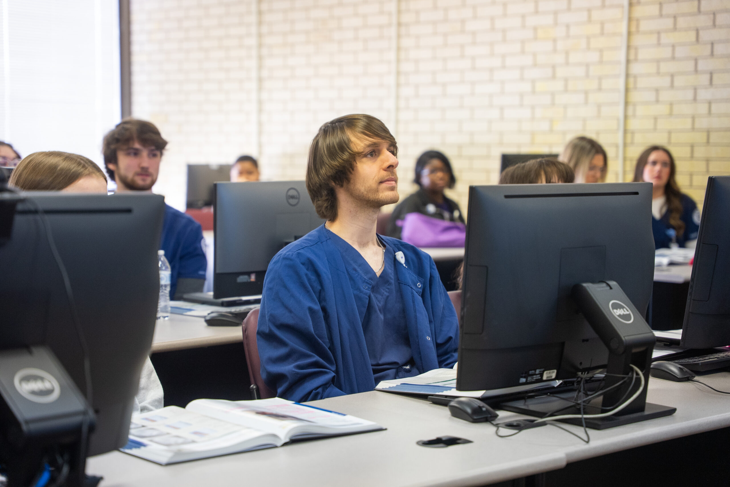 NSU studnets at computers